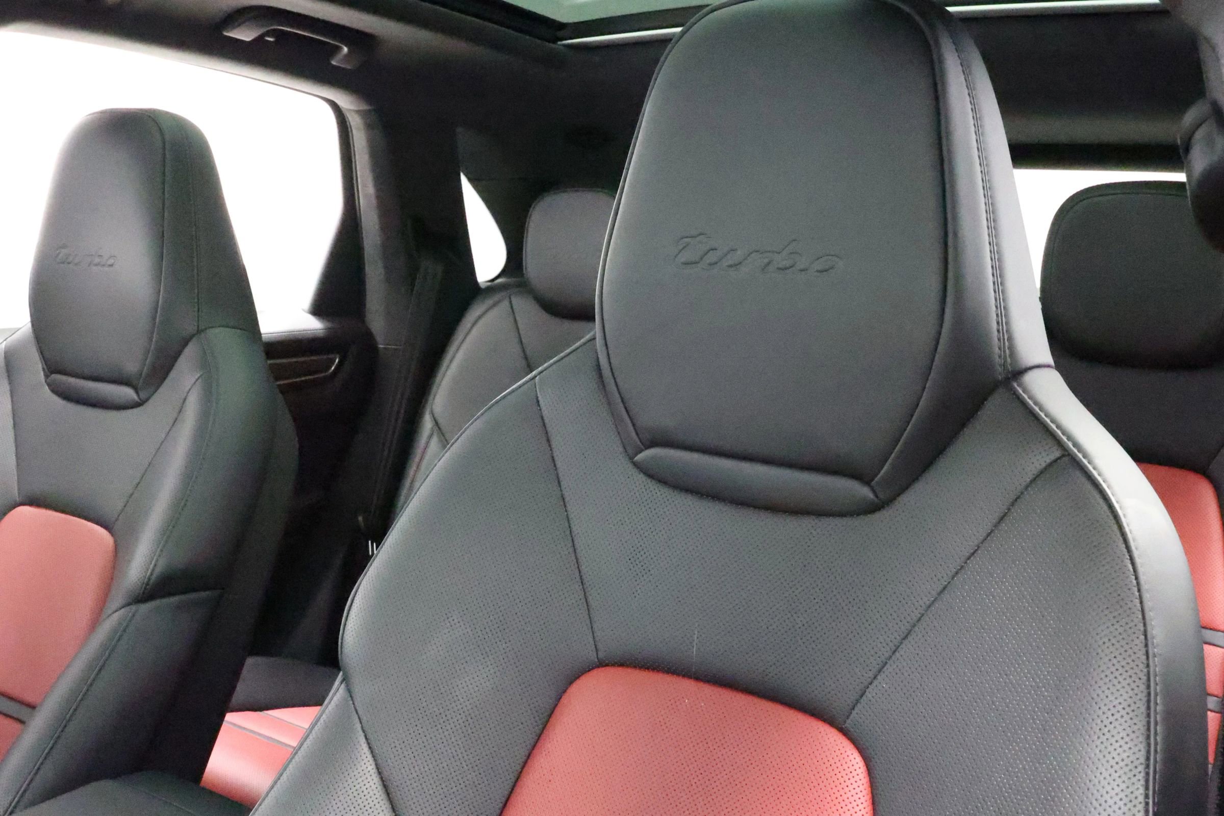 Used 2020 Porsche Cayenne Turbo image 18