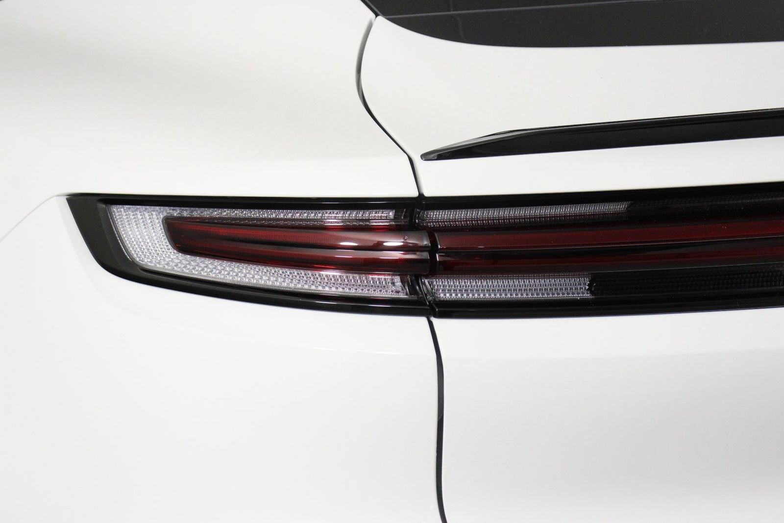 Certified 2025 Porsche Cayenne E-Hybrid Coupe image 21