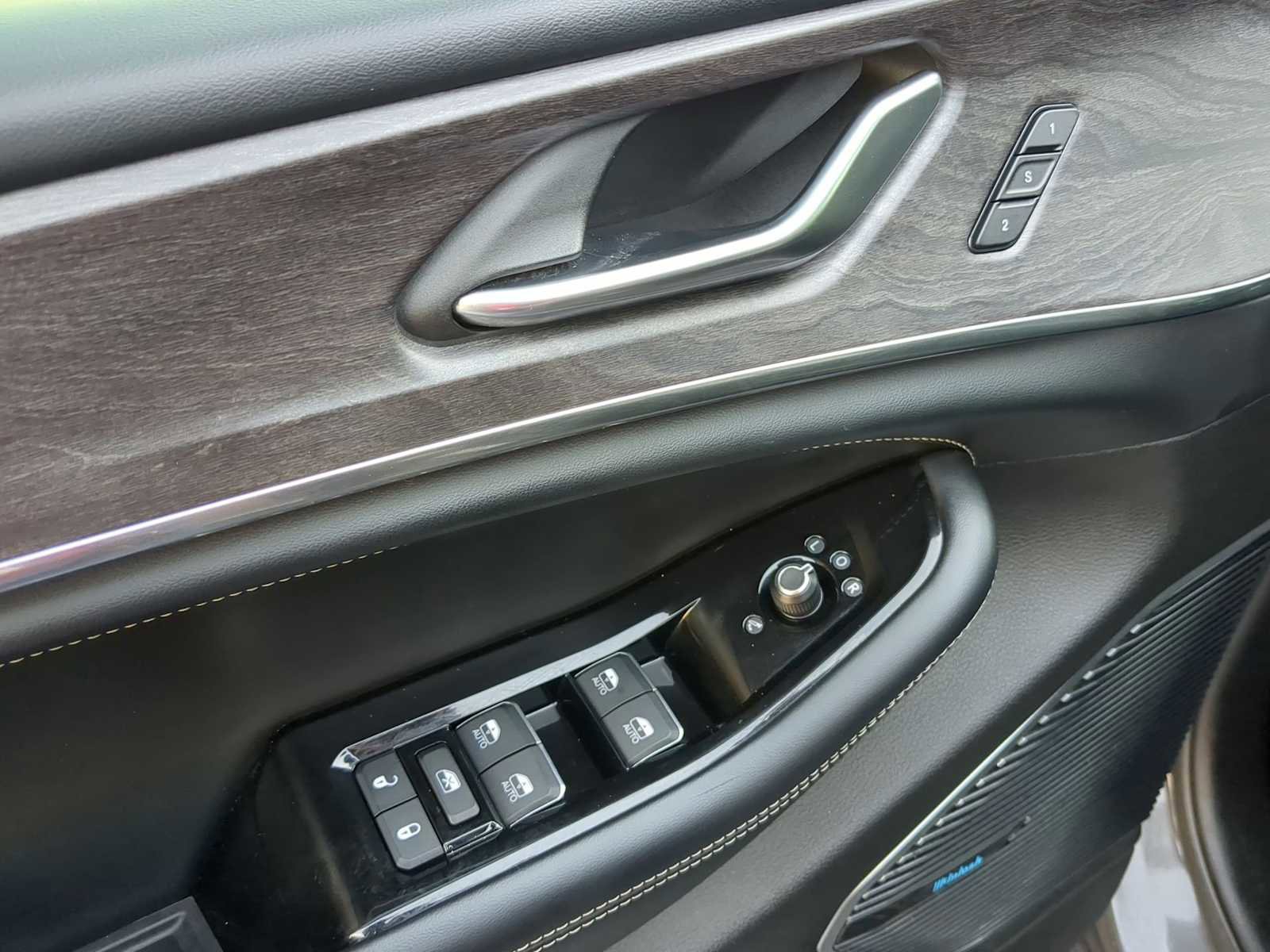 Used 2022 Jeep Grand Cherokee L Overland image 12