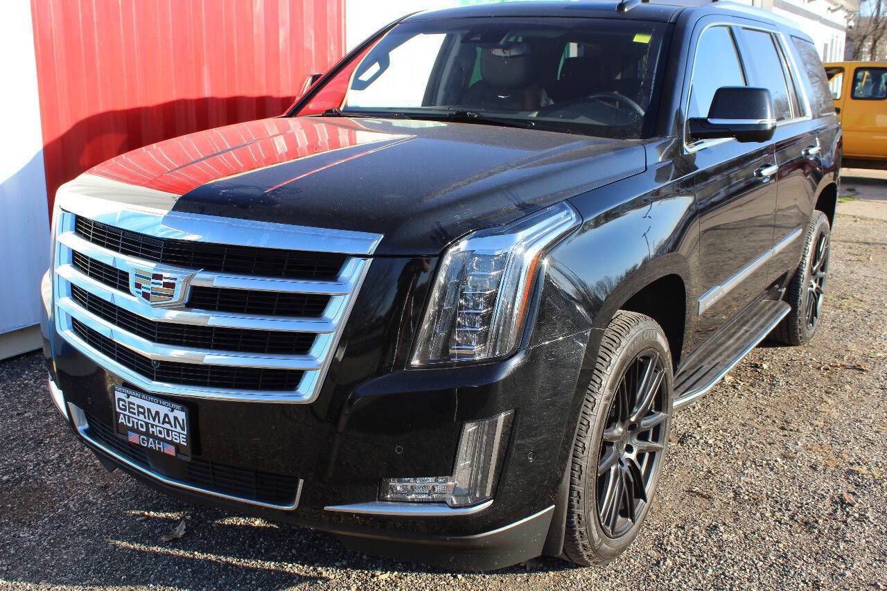 Used 2017 Cadillac Escalade Luxury AWD/4WD image 2