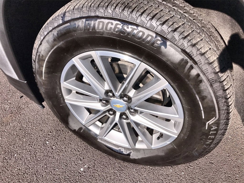 Used 2023 Chevrolet Traverse LT w/ Rear Camera Mirror Package image 10