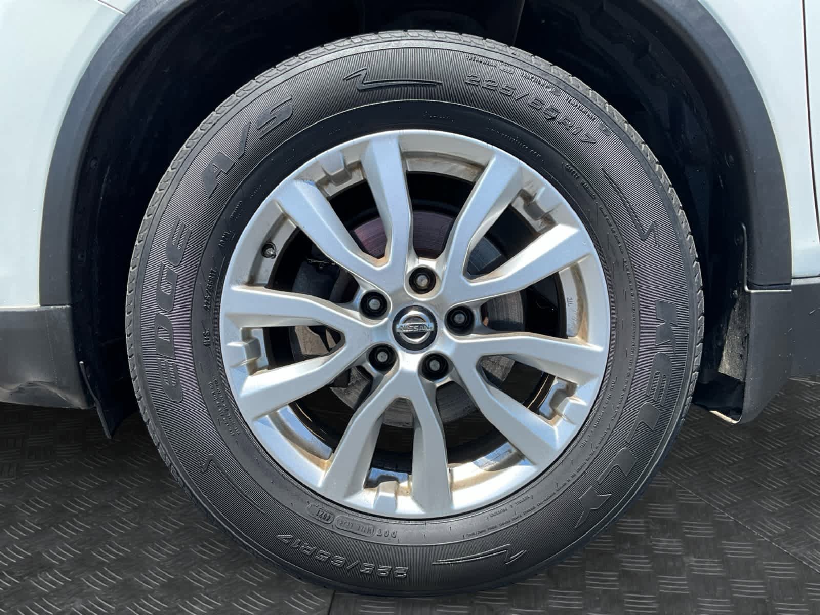 Used 2017 Nissan Rogue SV AWD/4WD image 16