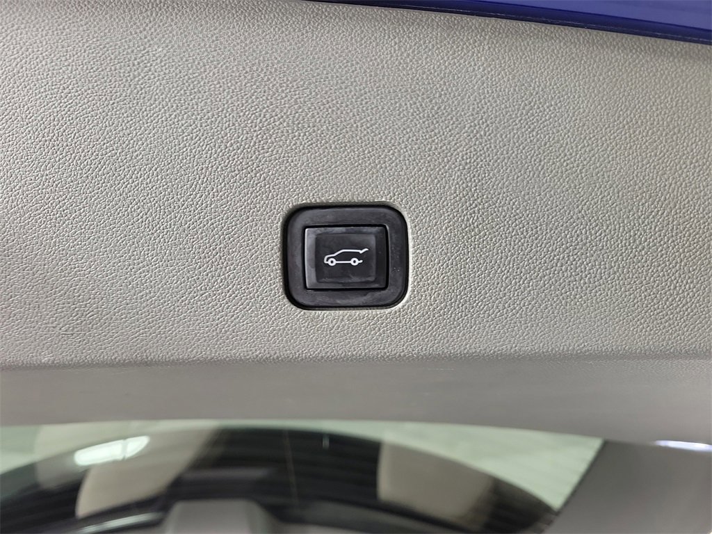 Certified 2023 Cadillac XT6 Premium Luxury image 9