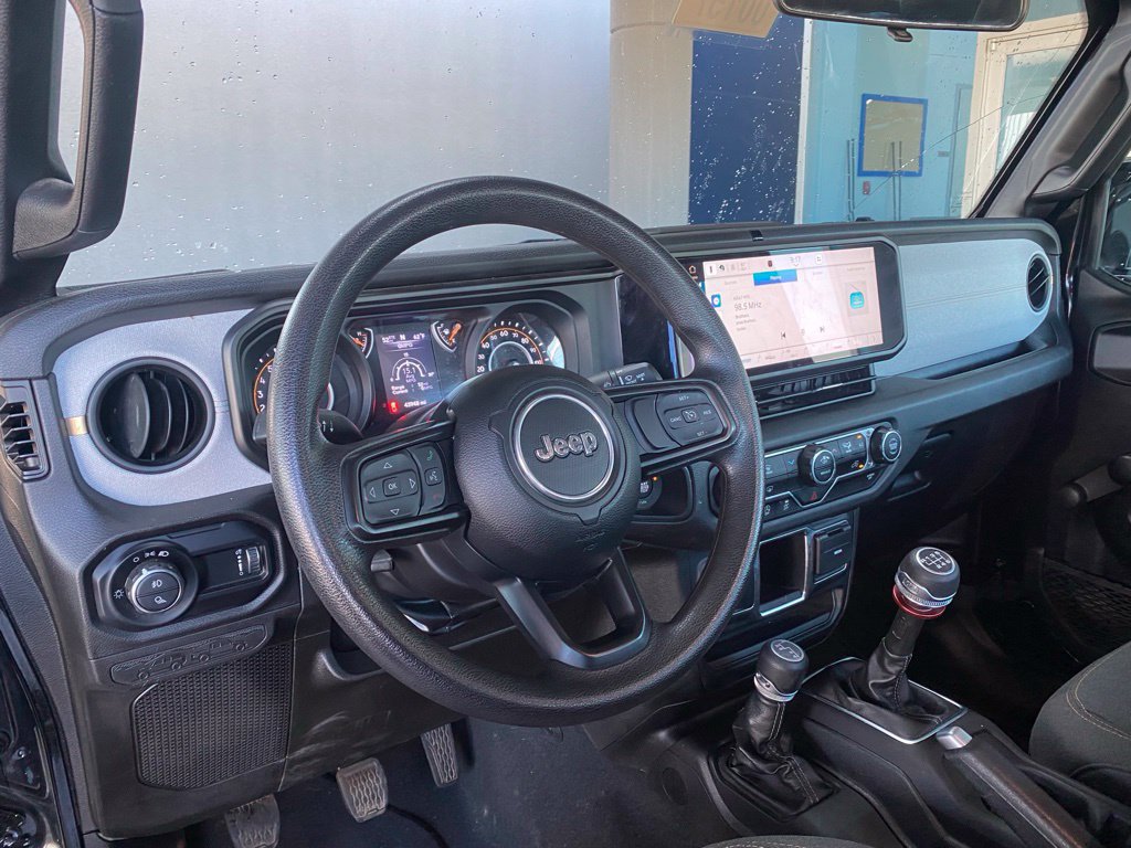 Used 2024 Jeep Gladiator Sport AWD/4WD image 12