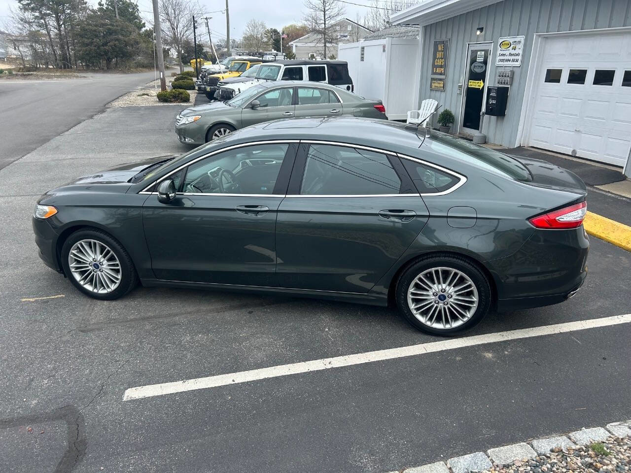 Used 2016 Ford Fusion SE w/ Equipment Group 202A FWD image 6