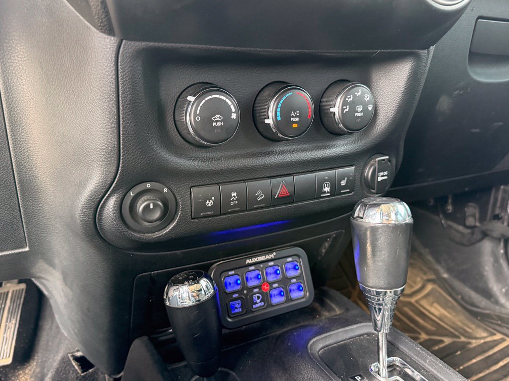Used 2014 Jeep Wrangler Unlimited Sahara w/ Connectivity Group AWD/4WD image 19