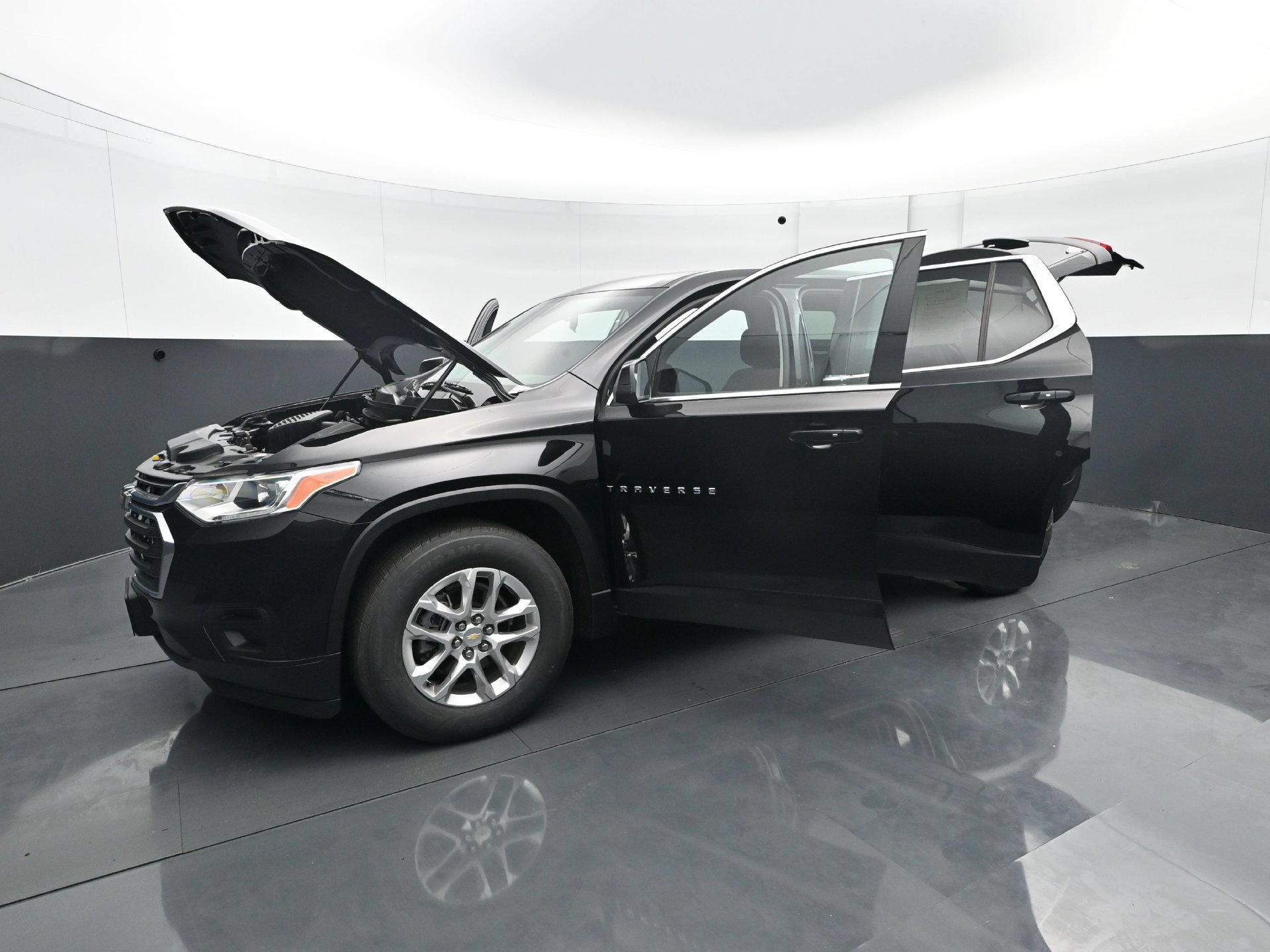 Used 2021 Chevrolet Traverse LS AWD/4WD image 28