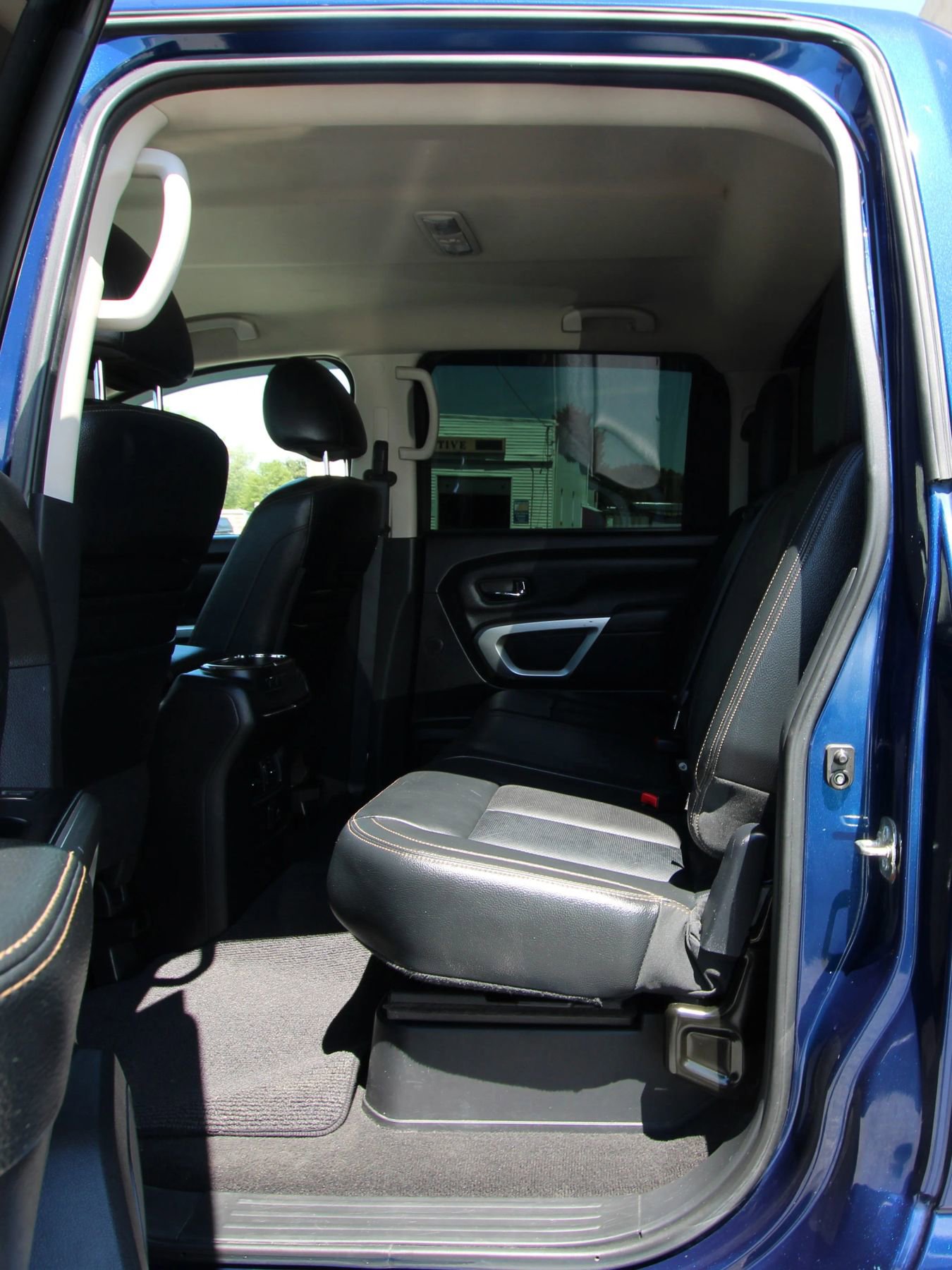 Used 2016 Nissan Titan SL AWD/4WD image 11