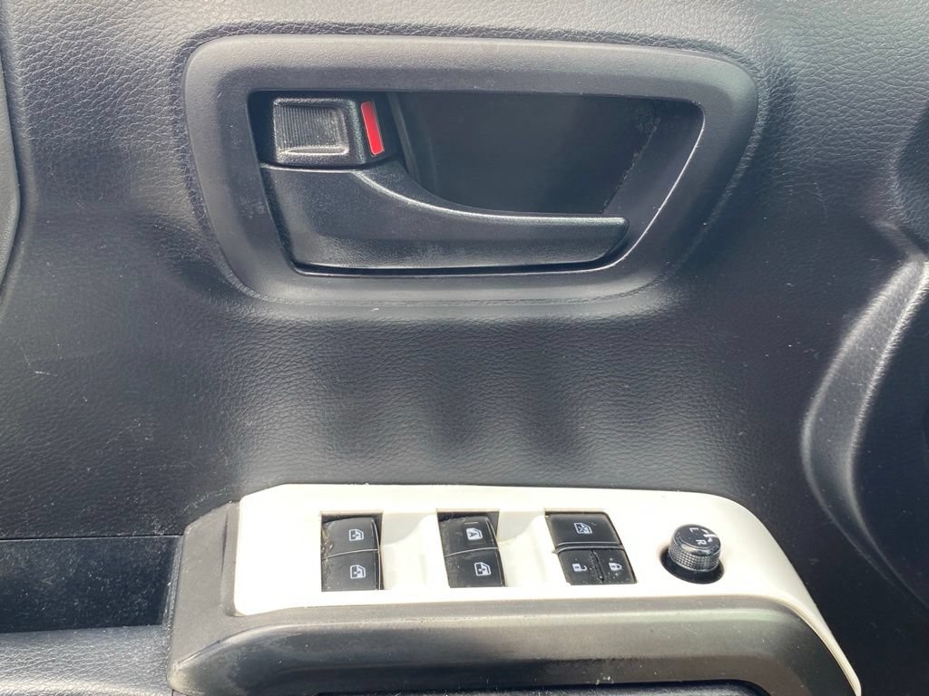 Used 2020 Toyota Tacoma SR5 RWD image 22