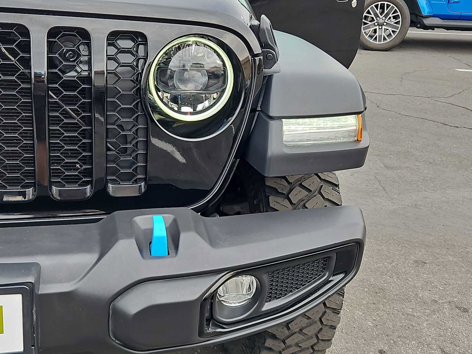 Used 2023 Jeep Wrangler Unlimited w/ Sun & Screen Package image 11