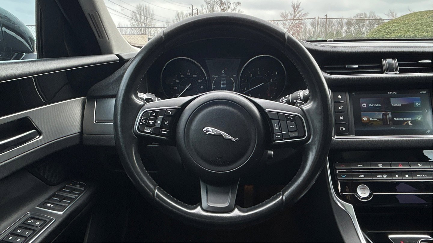 Used 2016 Jaguar XF Premium image 21