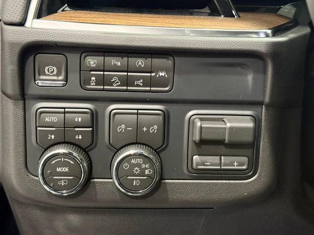 New 2026 Chevrolet Suburban High Country AWD/4WD image 38