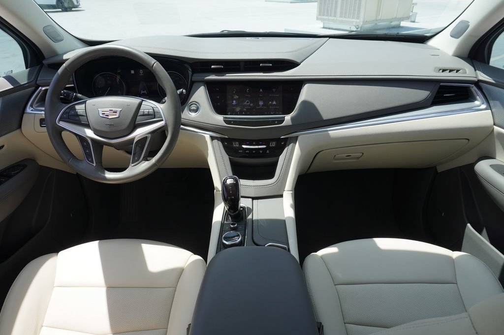 Certified 2024 Cadillac XT5 Premium Luxury w/ Technology Package FWD image 11