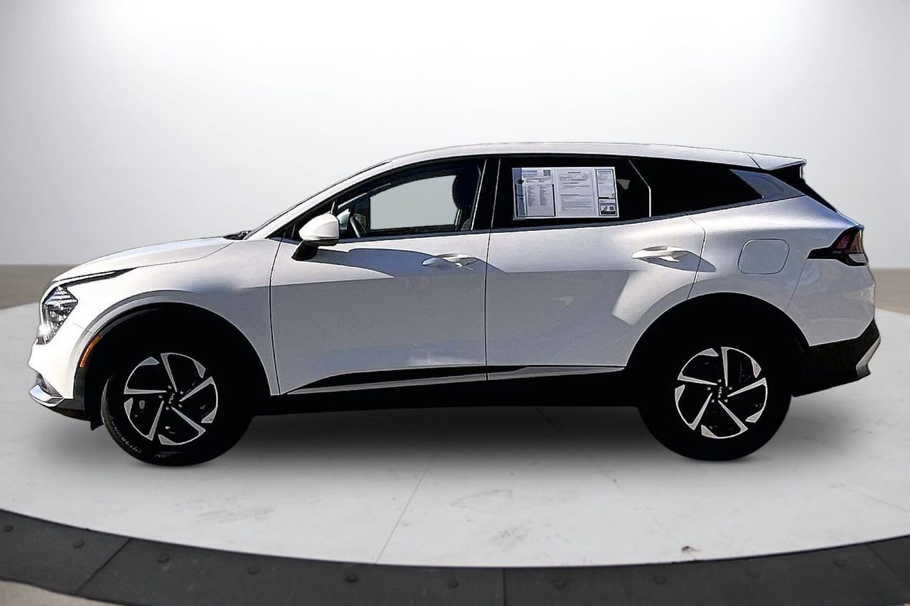 Used 2025 Kia Sportage LX image 6