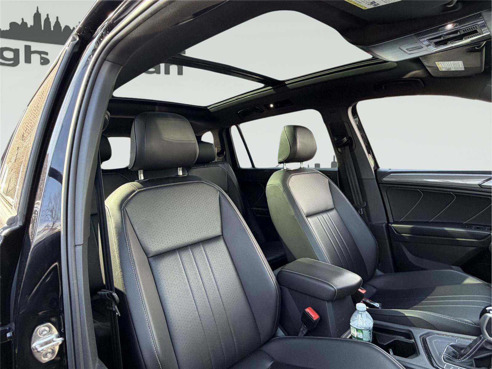 Used 2022 Volkswagen Tiguan SE R-Line image 33