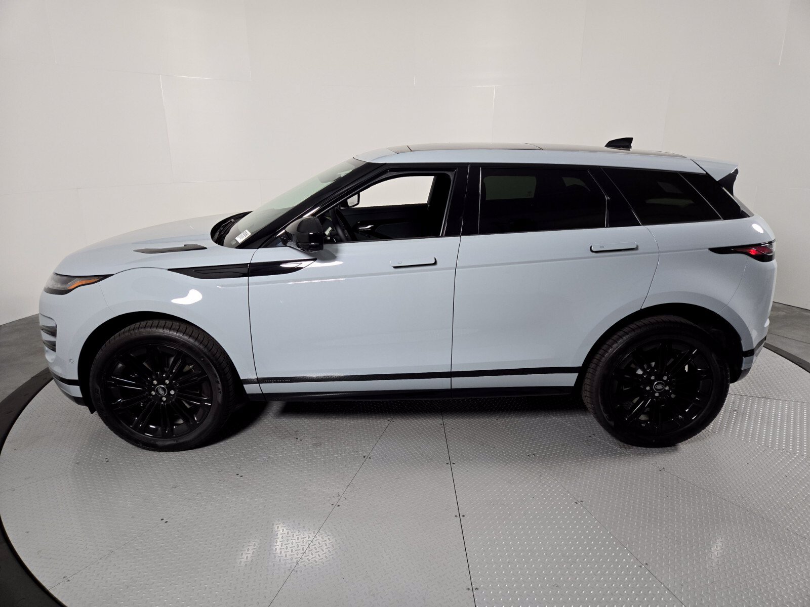 New 2026 Land Rover Range Rover Evoque Hoxton AWD/4WD image 33