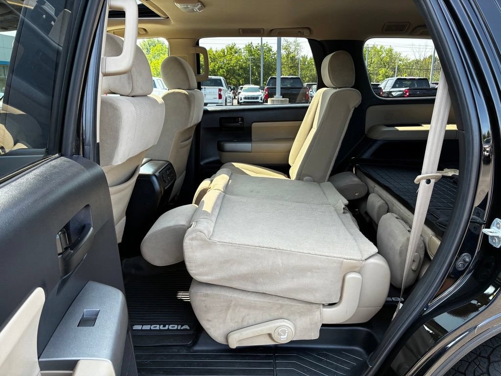 Used 2017 Toyota Sequoia SR5 AWD/4WD image 37