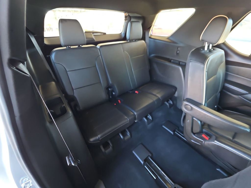 Used 2023 Chevrolet Traverse Premier w/ Redline Edition image 28