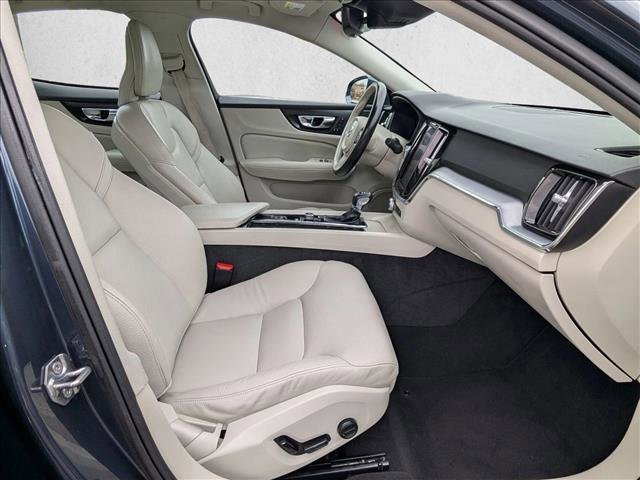 Used 2020 Volvo S60 T5 Momentum image 19