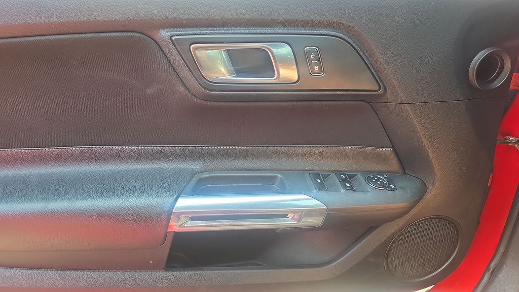 Used 2019 Ford Mustang Convertible RWD image 15
