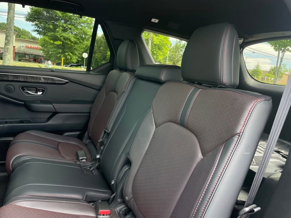 Used 2025 Honda Pilot Black Edition image 44