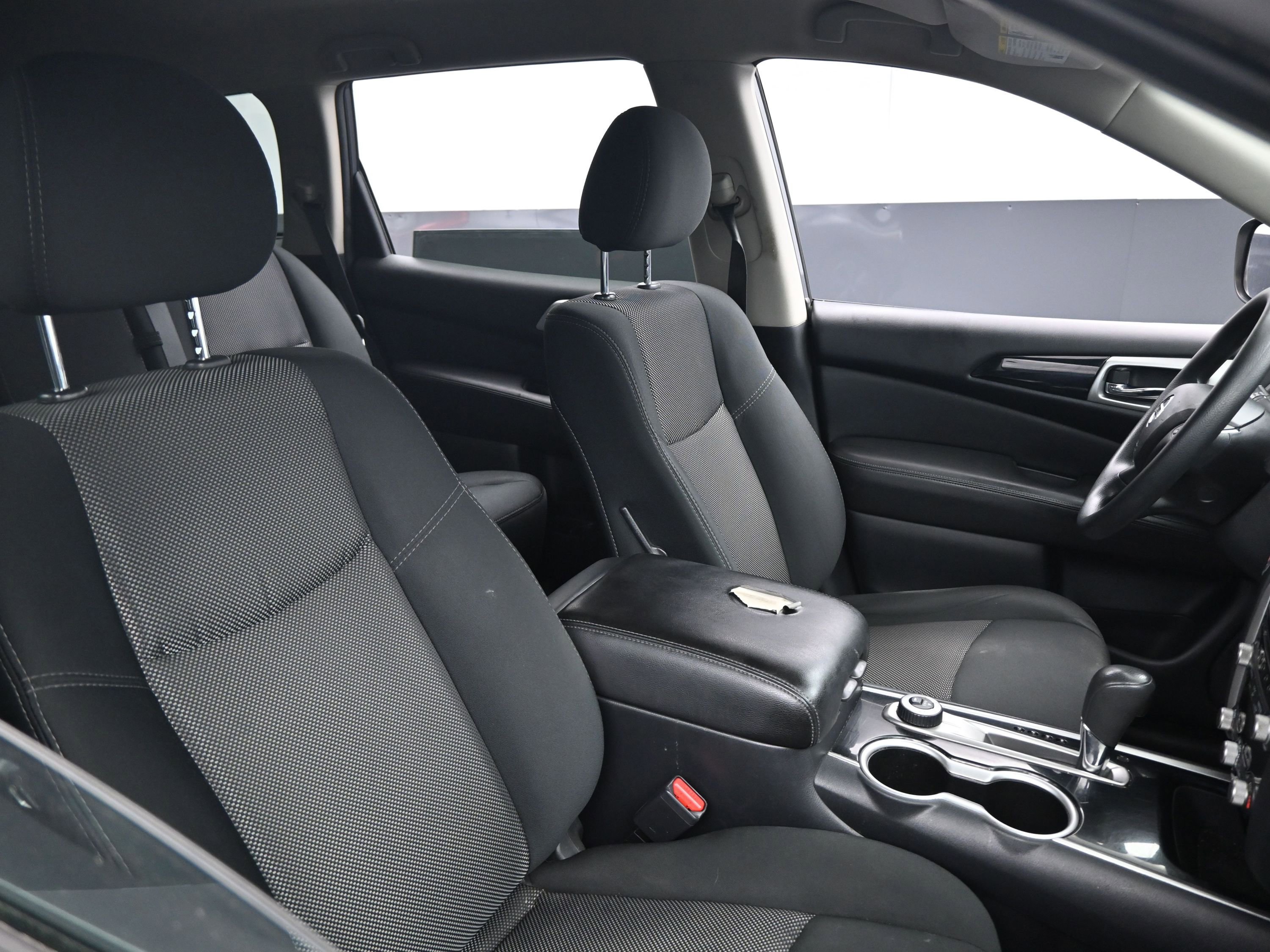 Used 2020 Nissan Pathfinder S image 23