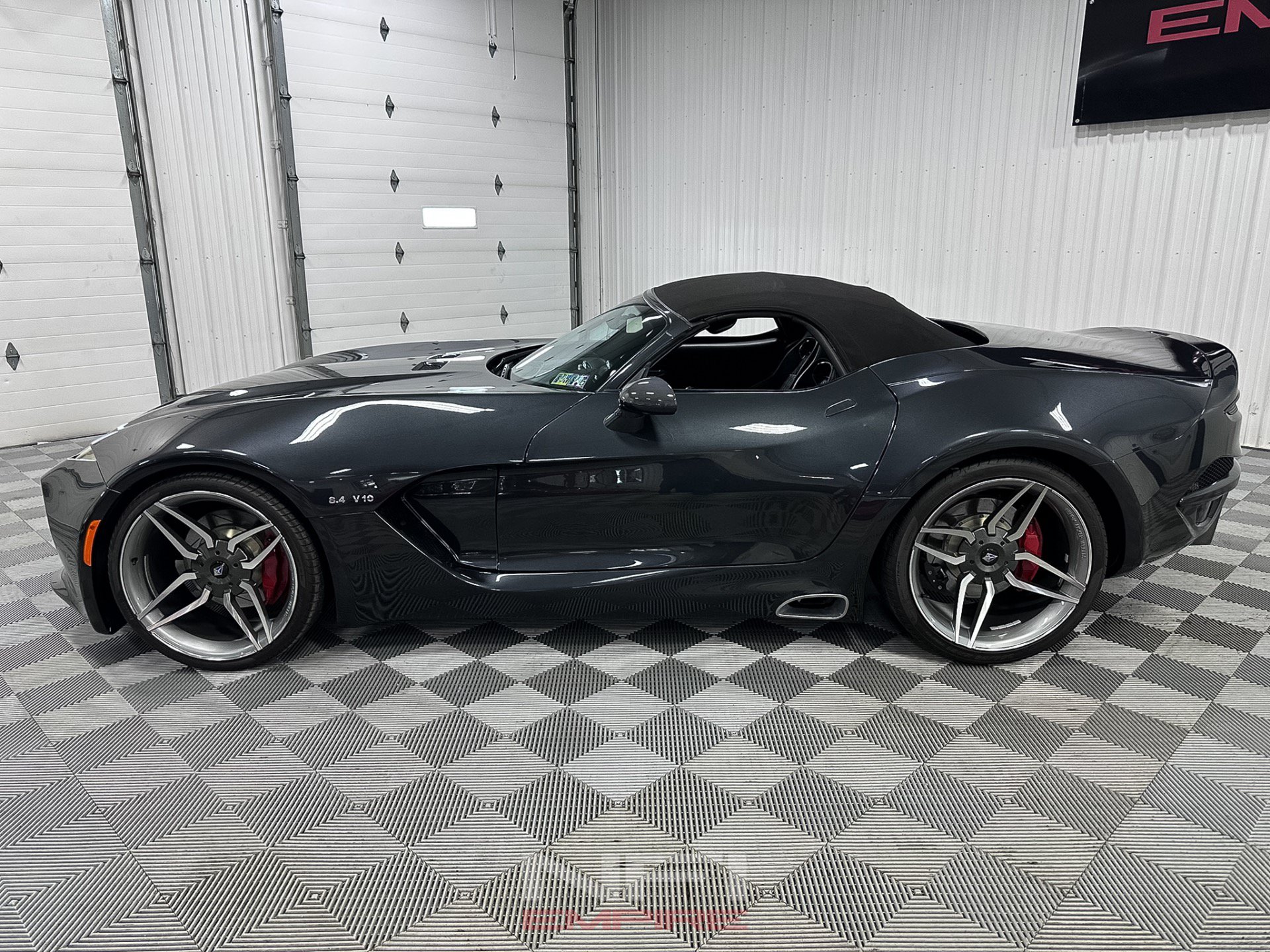 Used 2014 SRT Viper GTS w/ GTS Laguna Interior Package RWD image 4