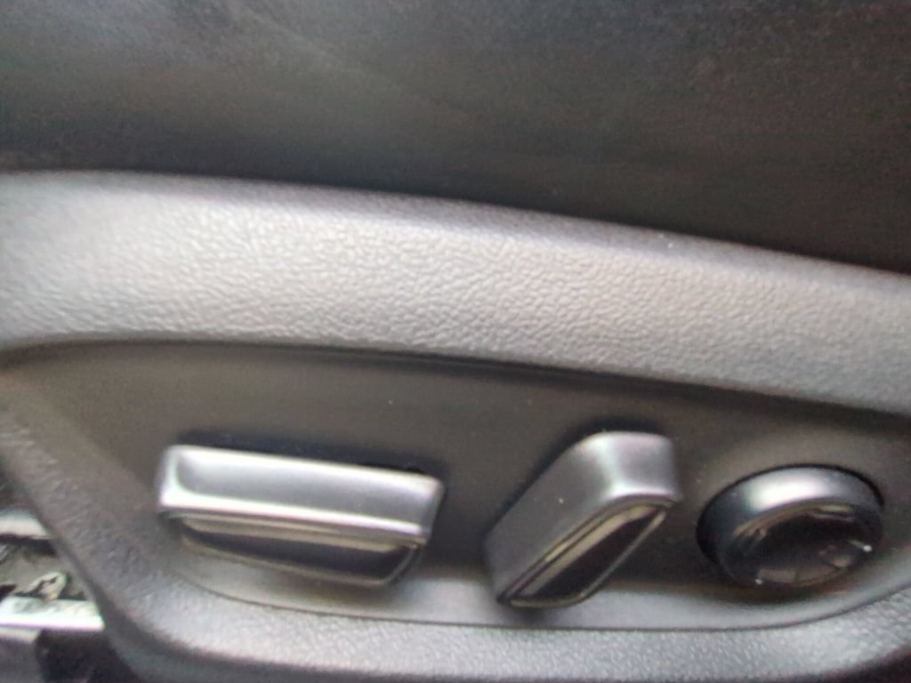 Used 2020 Toyota Avalon Touring FWD image 10