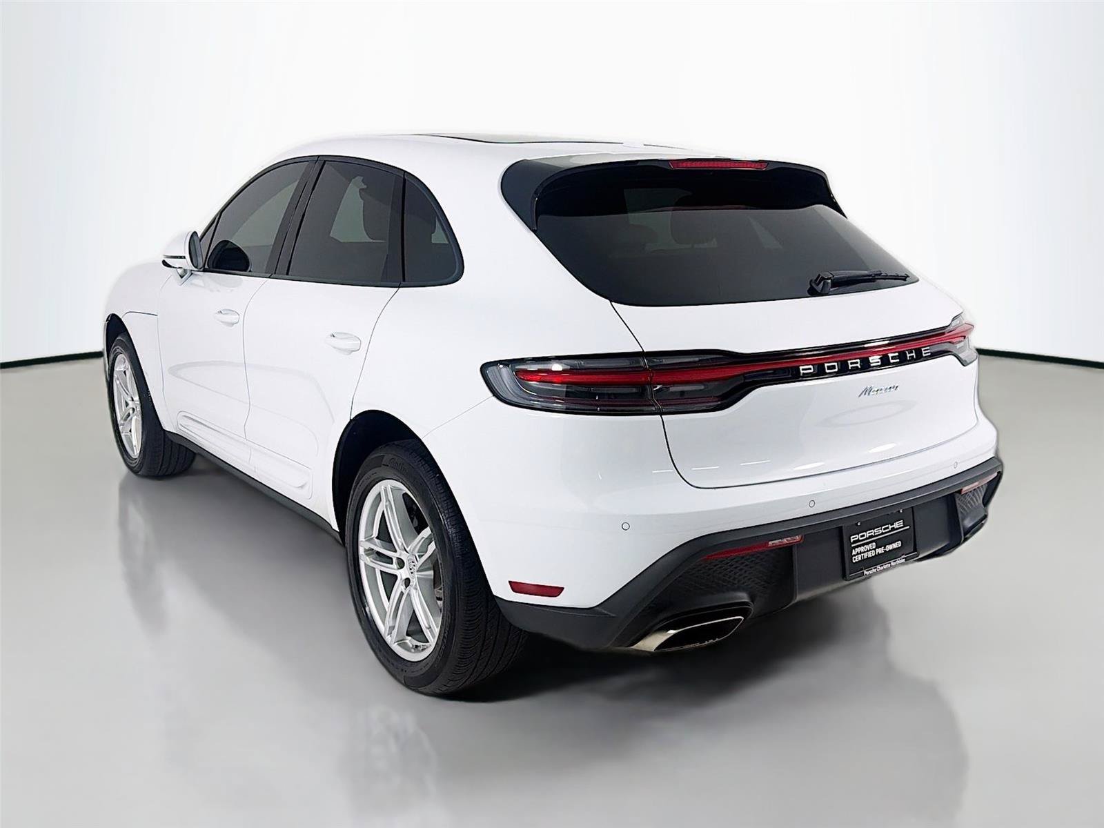 Certified 2023 Porsche Macan Turbo AWD/4WD image 3