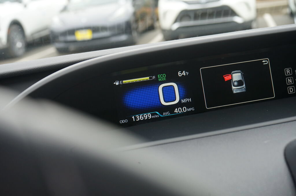 Used 2016 Toyota Prius Four w/ Advanced Technology Package FWD image 28