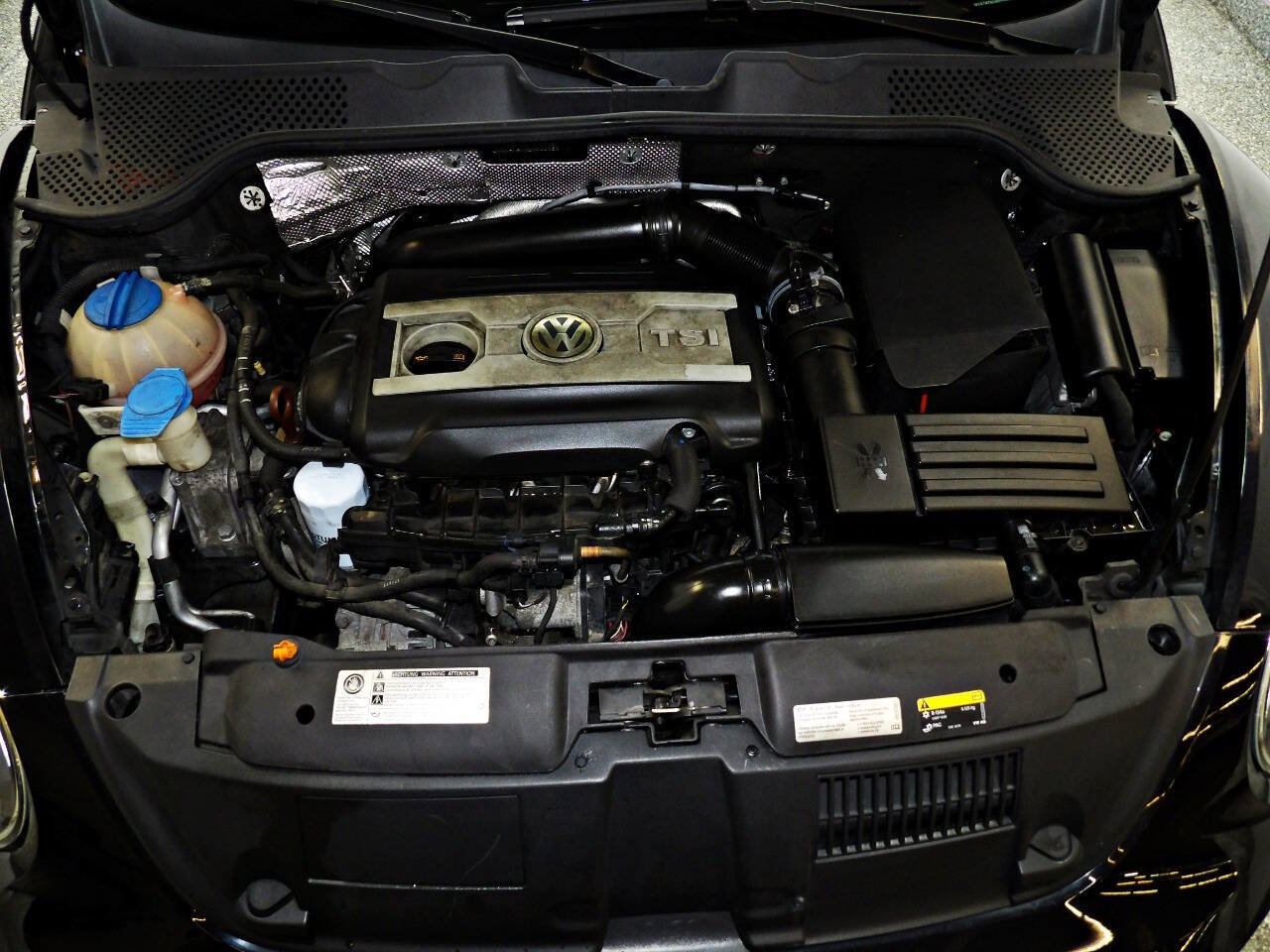 Used 2013 Volkswagen Beetle Turbo FWD image 17