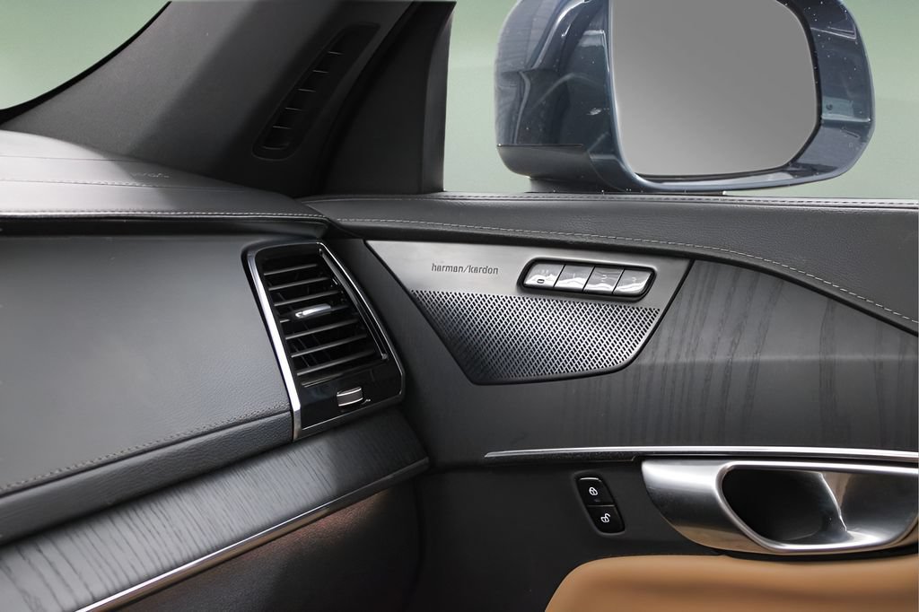 Certified 2023 Volvo XC90 B6 Ultimate w/ Protection Package Premier AWD/4WD image 39