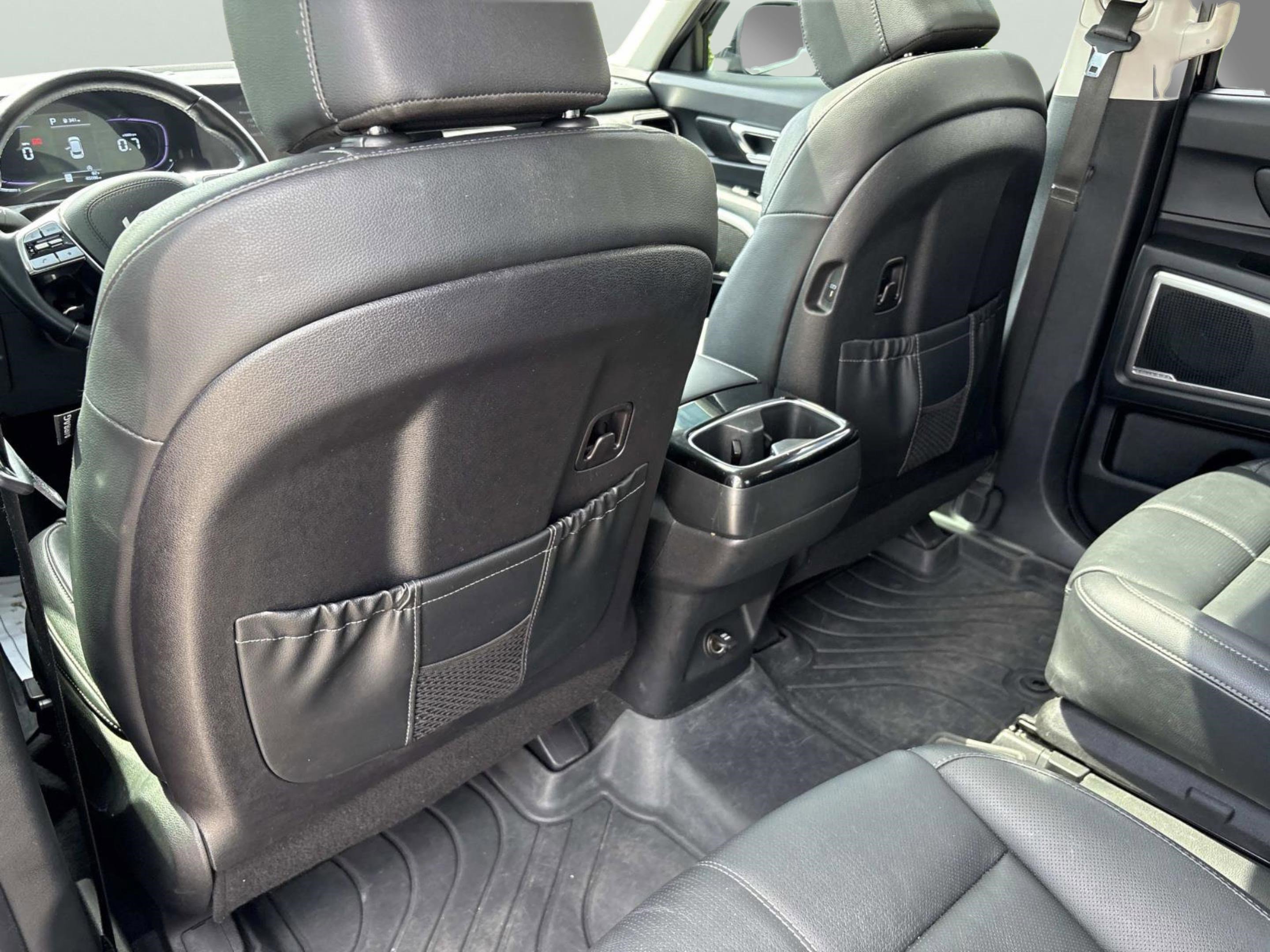 Used 2024 Kia Telluride EX w/ EX Captain's Chair Package AWD/4WD image 14