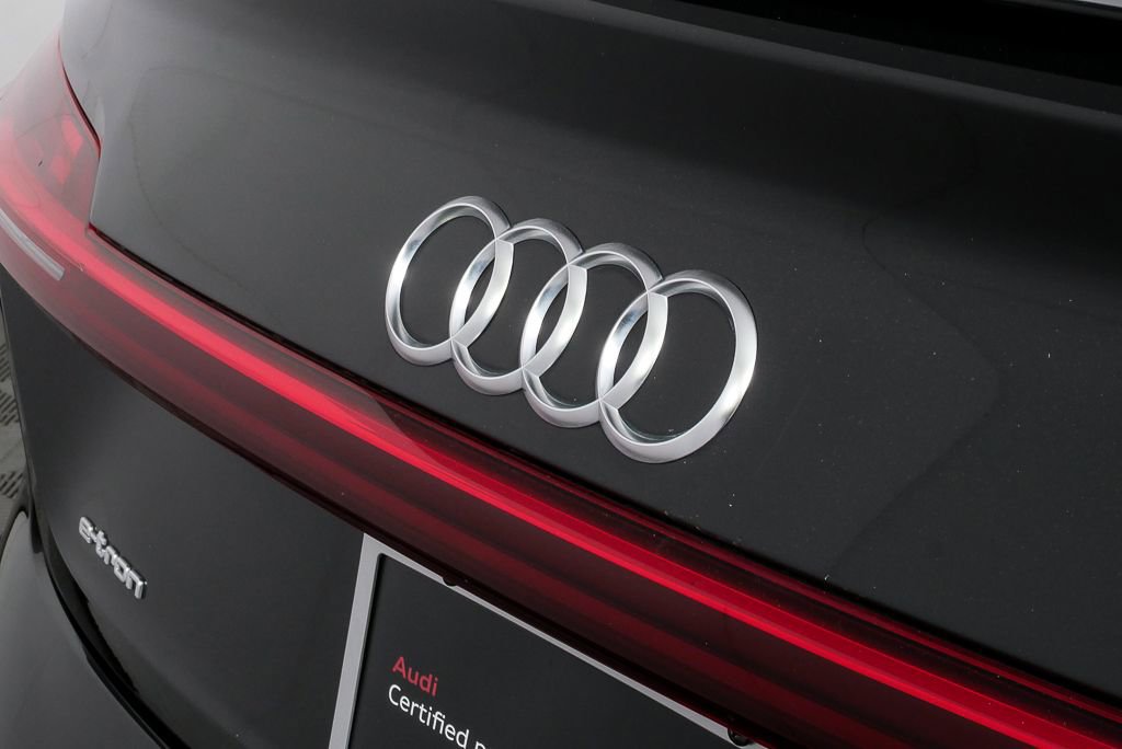 Certified 2022 Audi e-tron Premium image 36