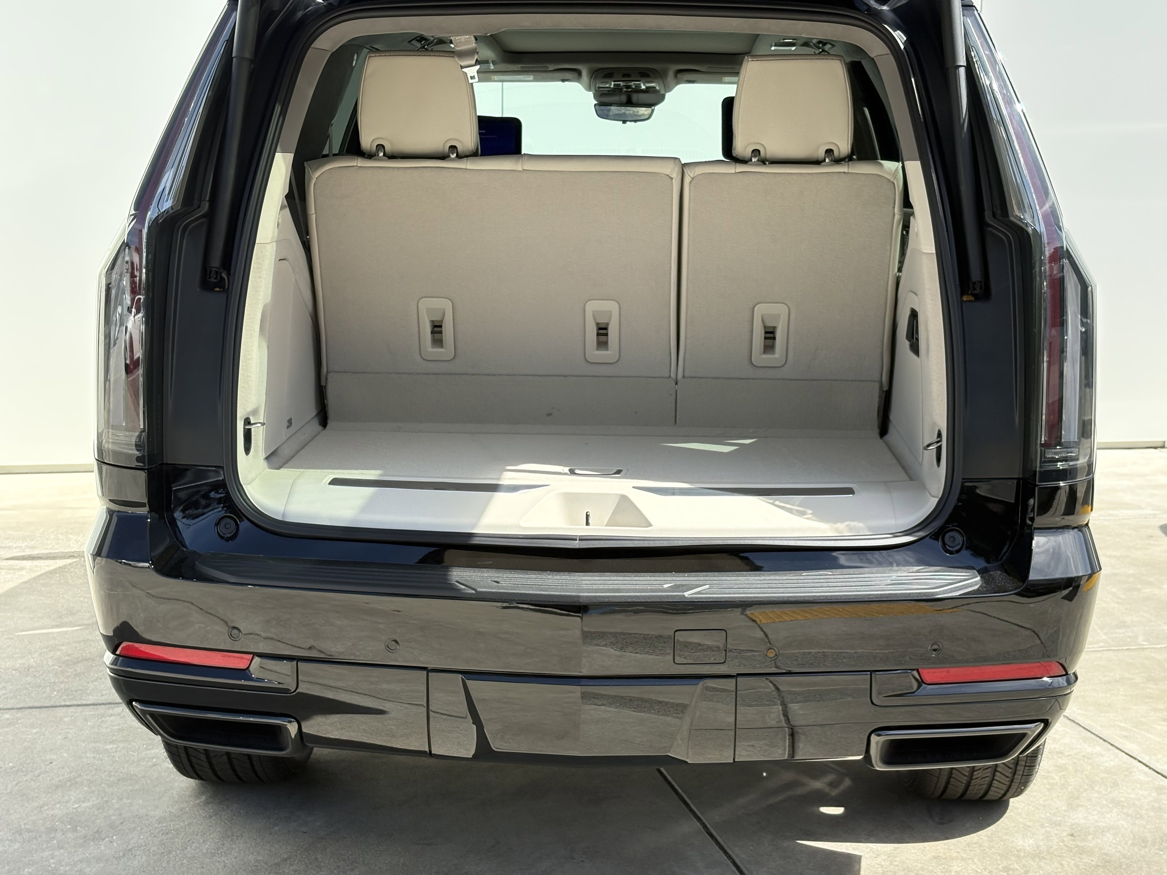 New 2026 Cadillac Escalade Platinum Sport w/ LPO, ONYX Package image 9