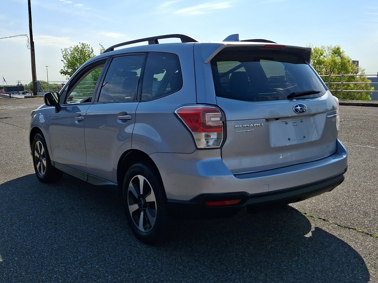 Used 2017 Subaru Forester 2.5i Premium w/ All-Weather Package AWD/4WD image 4