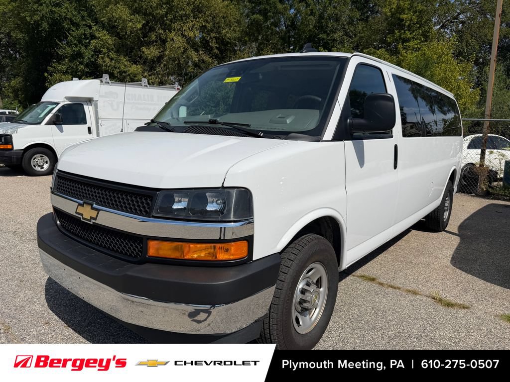 Used 2024 Chevrolet Express 3500 LT w/ LT Preferred Equipment Group RWD image 6