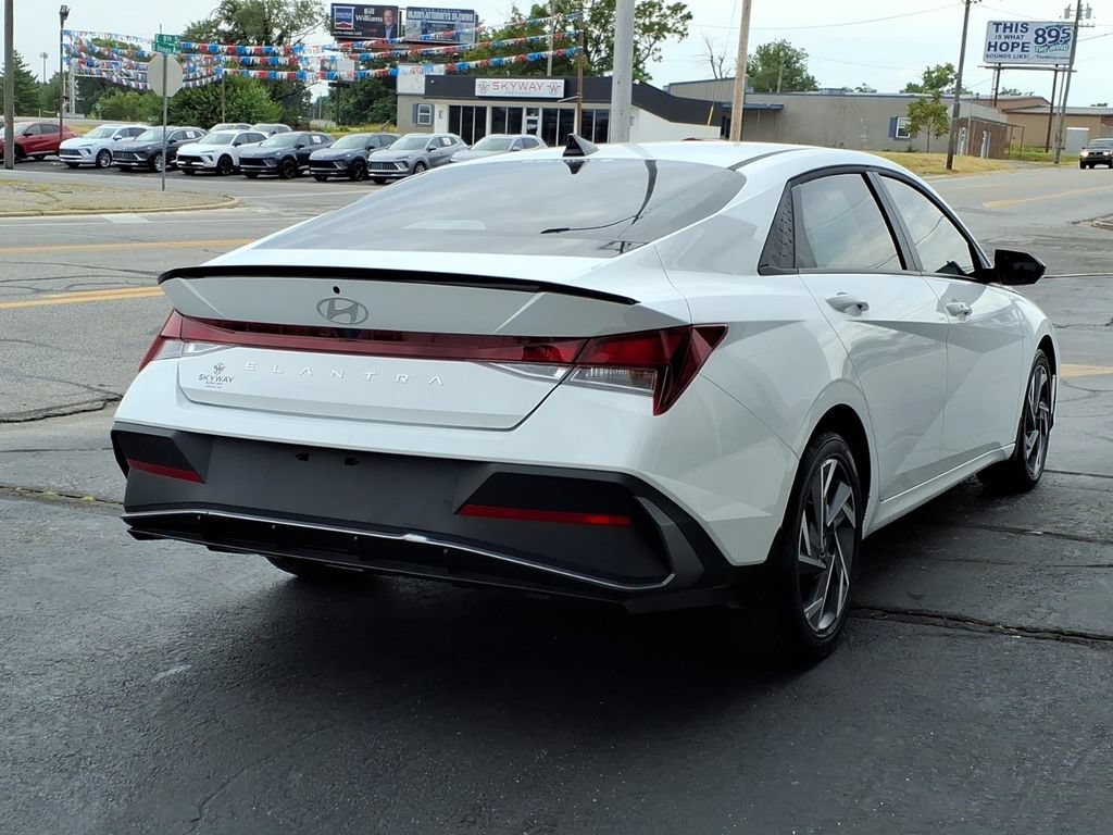 Used 2025 Hyundai Elantra Sport FWD image 4
