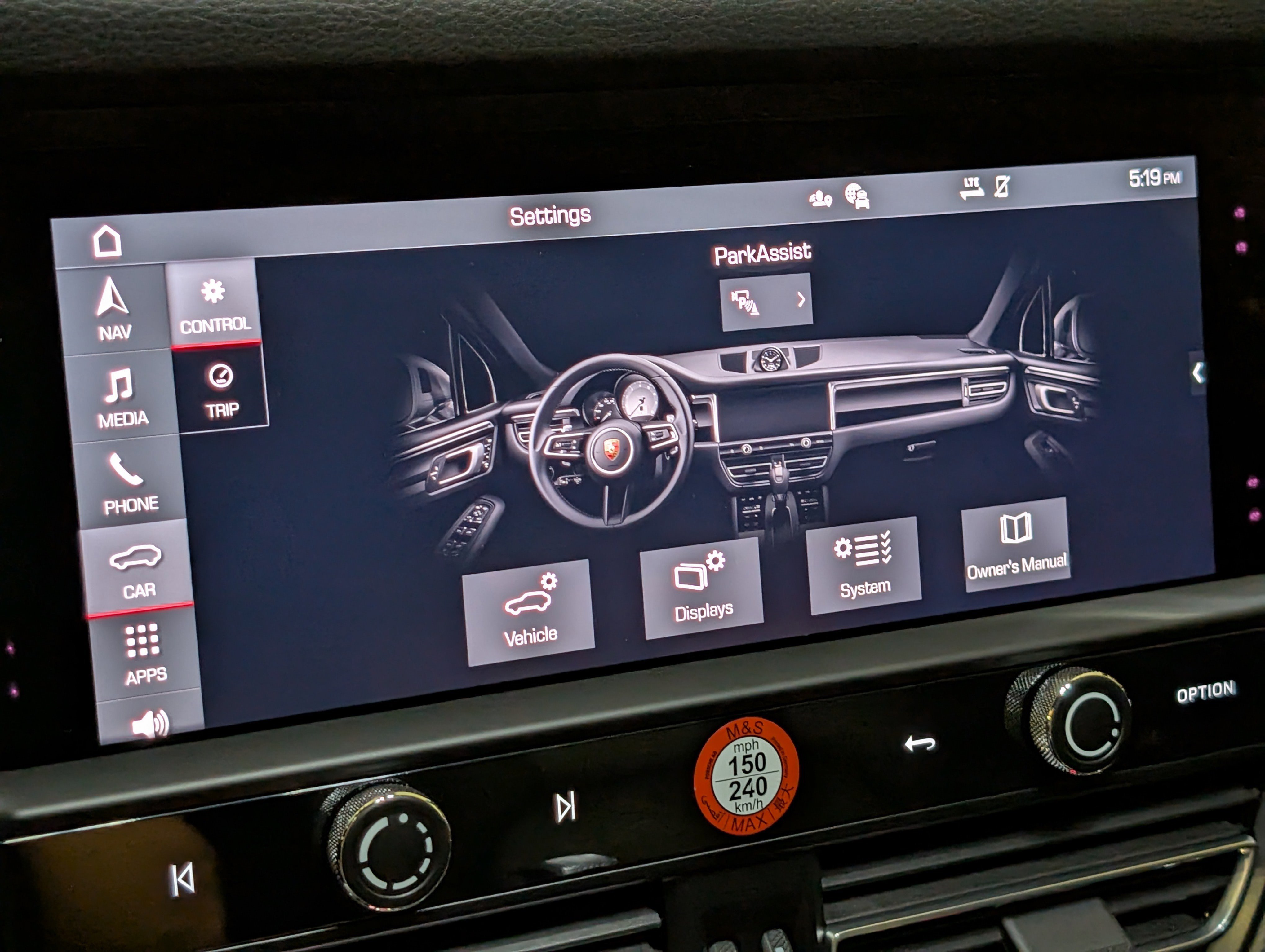 Certified 2025 Porsche Macan image 37