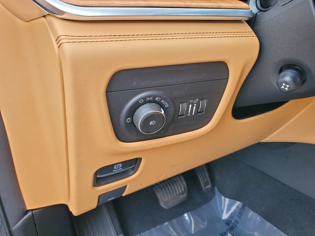 Certified 2022 Jeep Grand Cherokee Summit AWD/4WD image 13