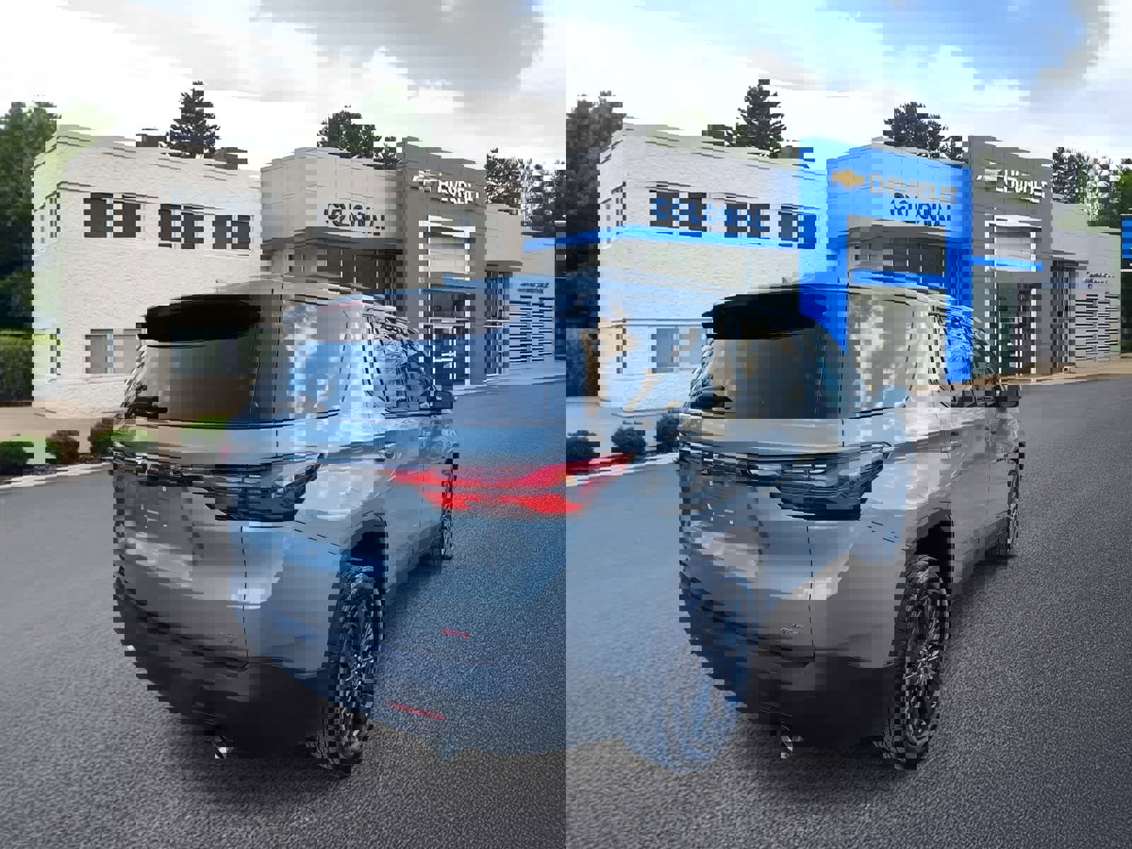 Used 2023 Chevrolet Traverse RS image 4