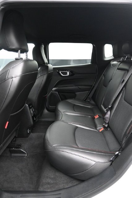 Used 2023 Jeep Compass Trailhawk w/ Trailhawk Convenience Group AWD/4WD image 8