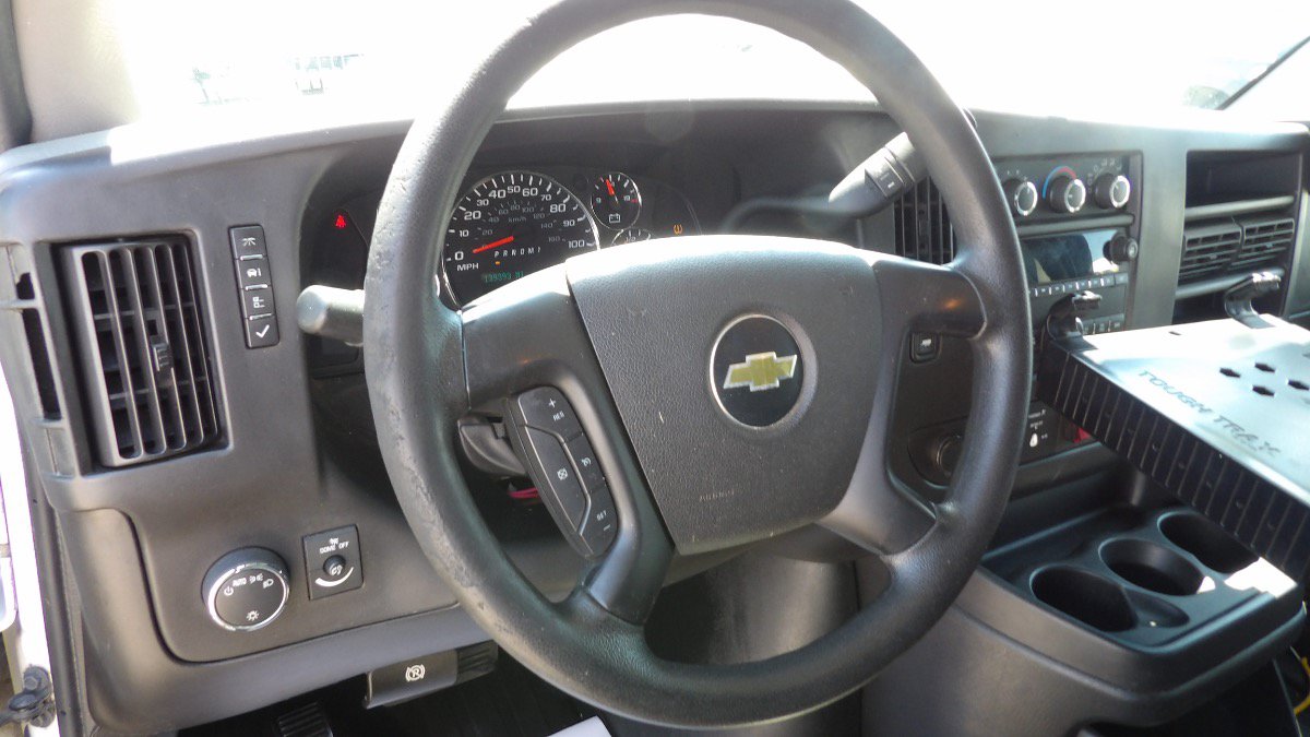 Used 2015 Chevrolet Express 2500 RWD image 11