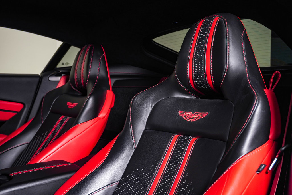 Used 2019 Aston Martin V8 Vantage Coupe RWD image 21