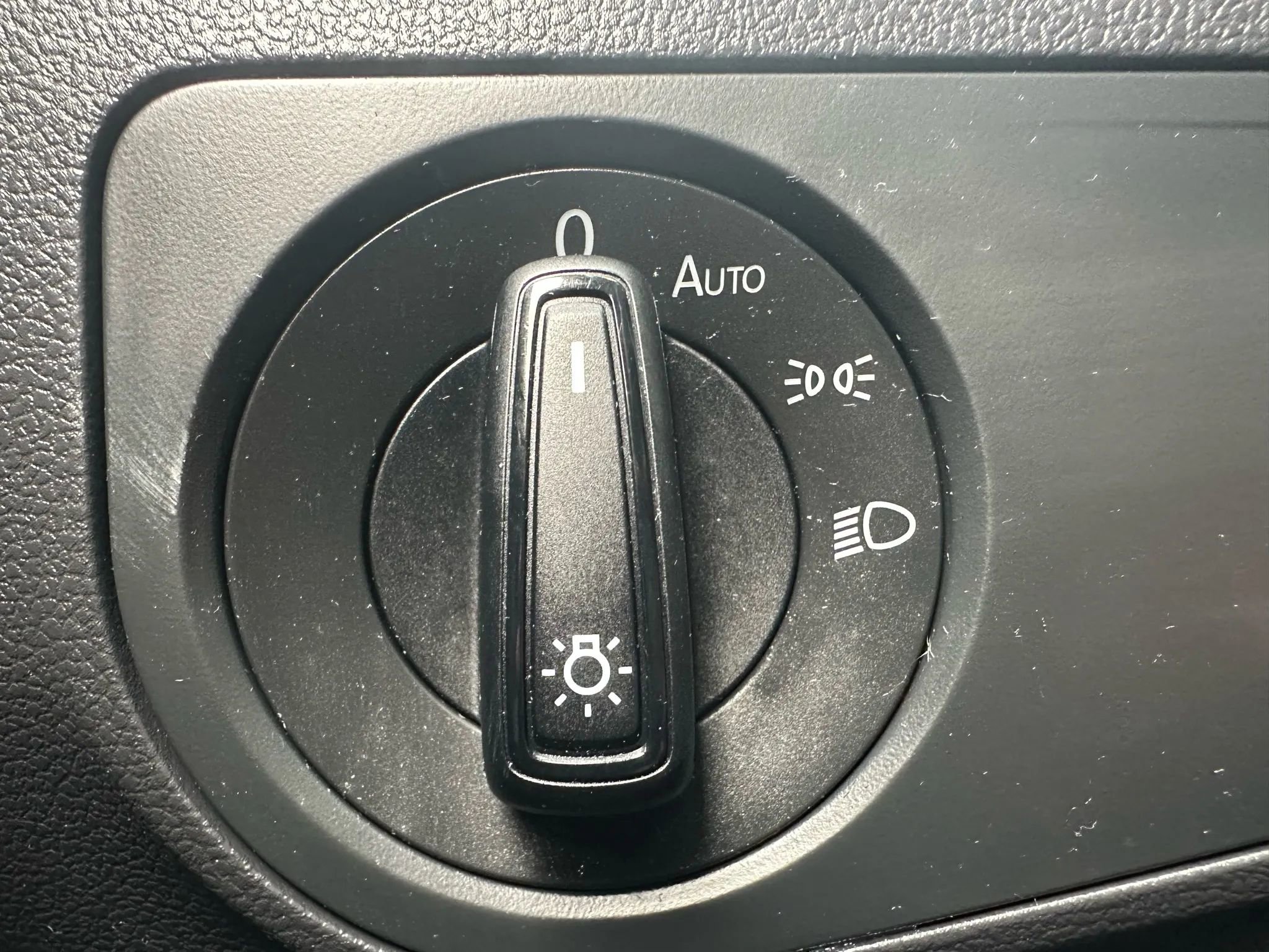 Used 2018 Volkswagen Tiguan S image 20