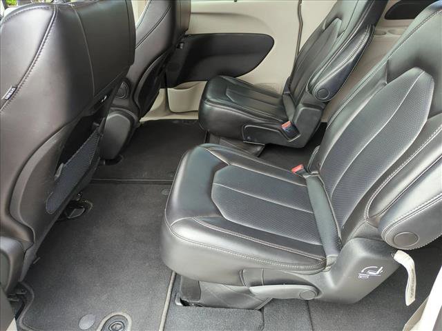 Used 2023 Chrysler Pacifica Touring-L FWD image 13