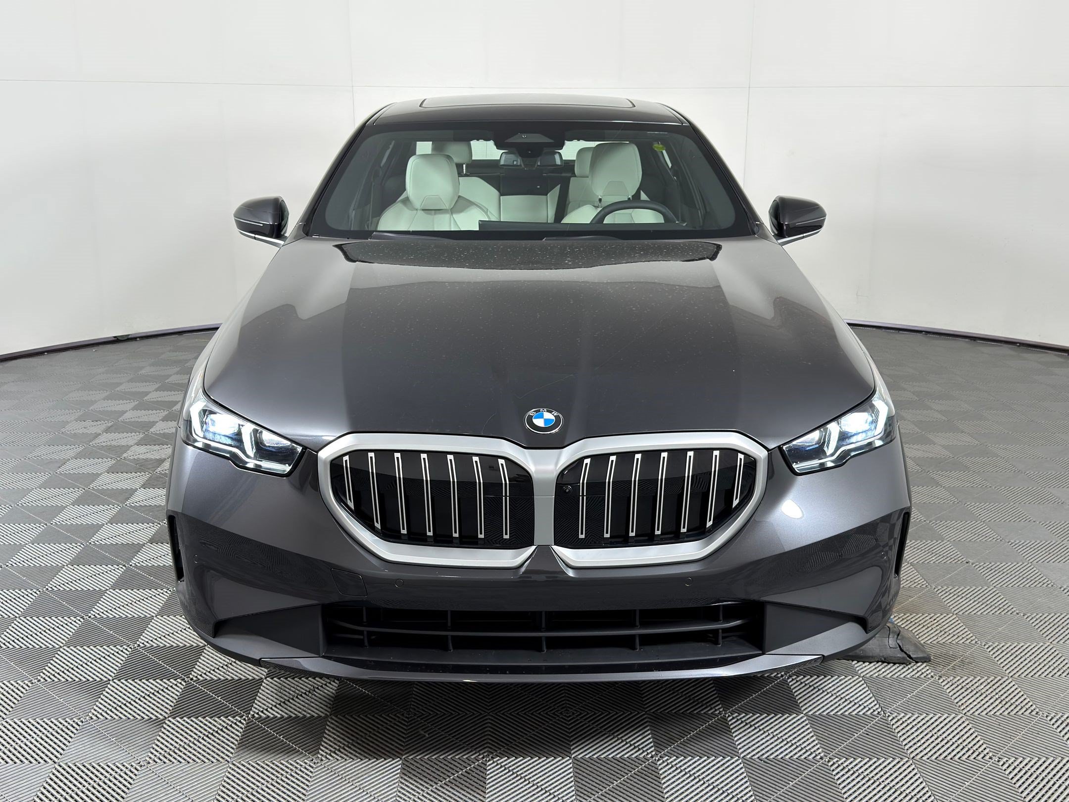 Used 2026 BMW 530i w/ Convenience Package RWD image 5
