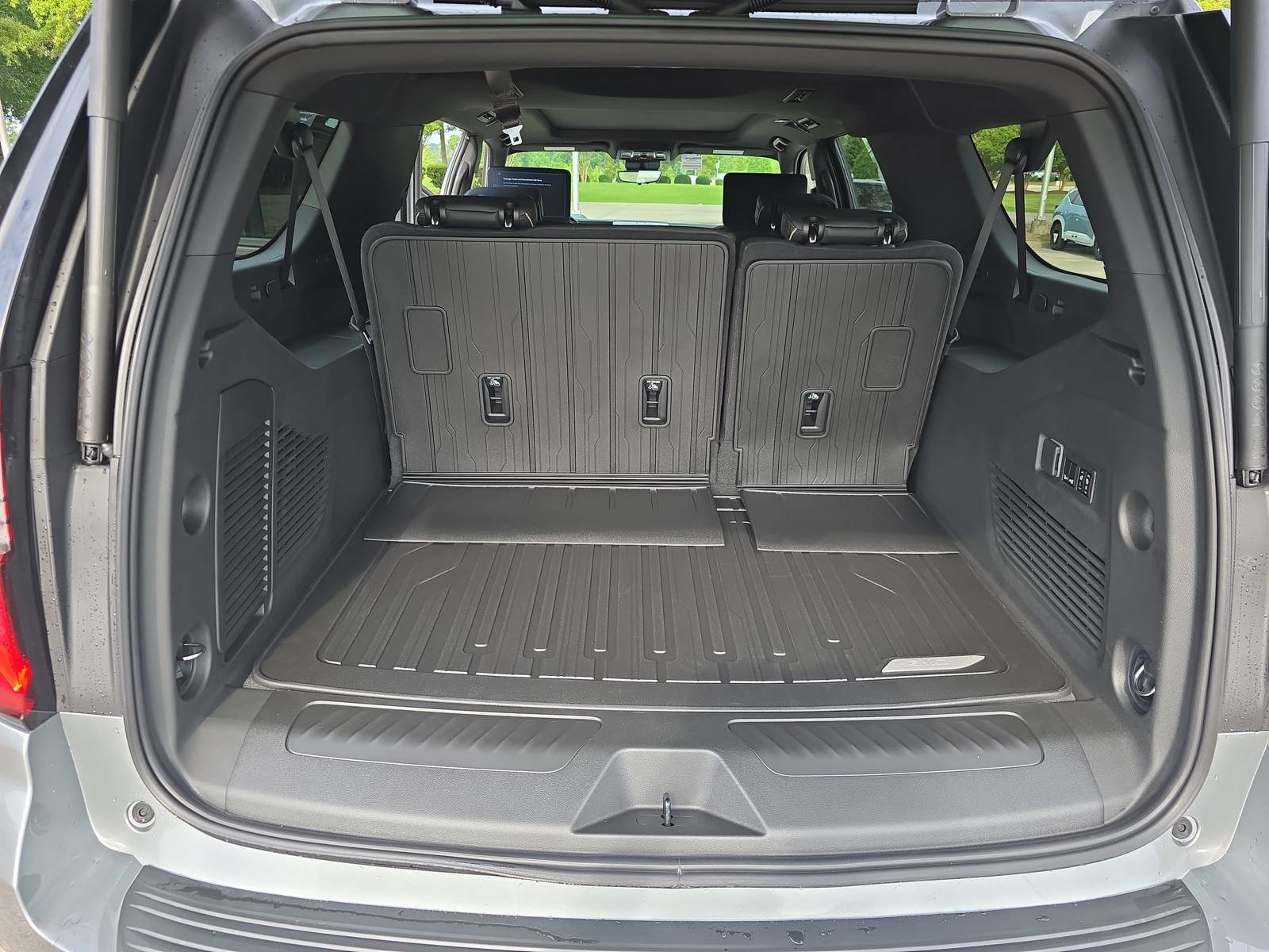 New 2026 GMC Yukon XL Elevation w/ Elevation Premium Package AWD/4WD image 14