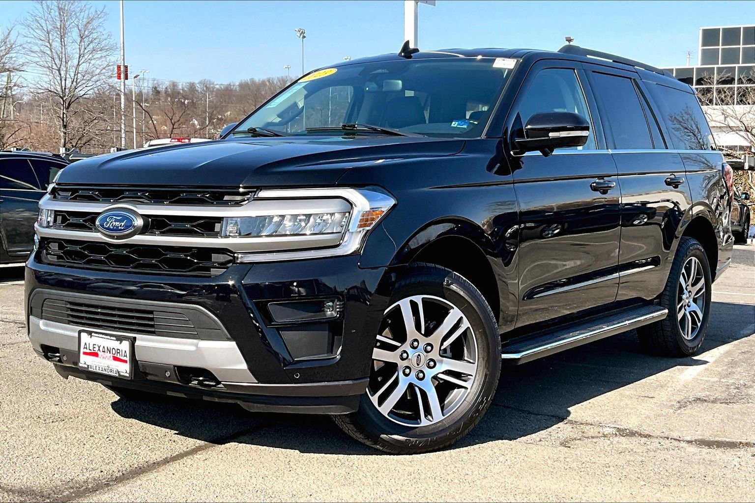Used 2023 Ford Expedition XLT image 1