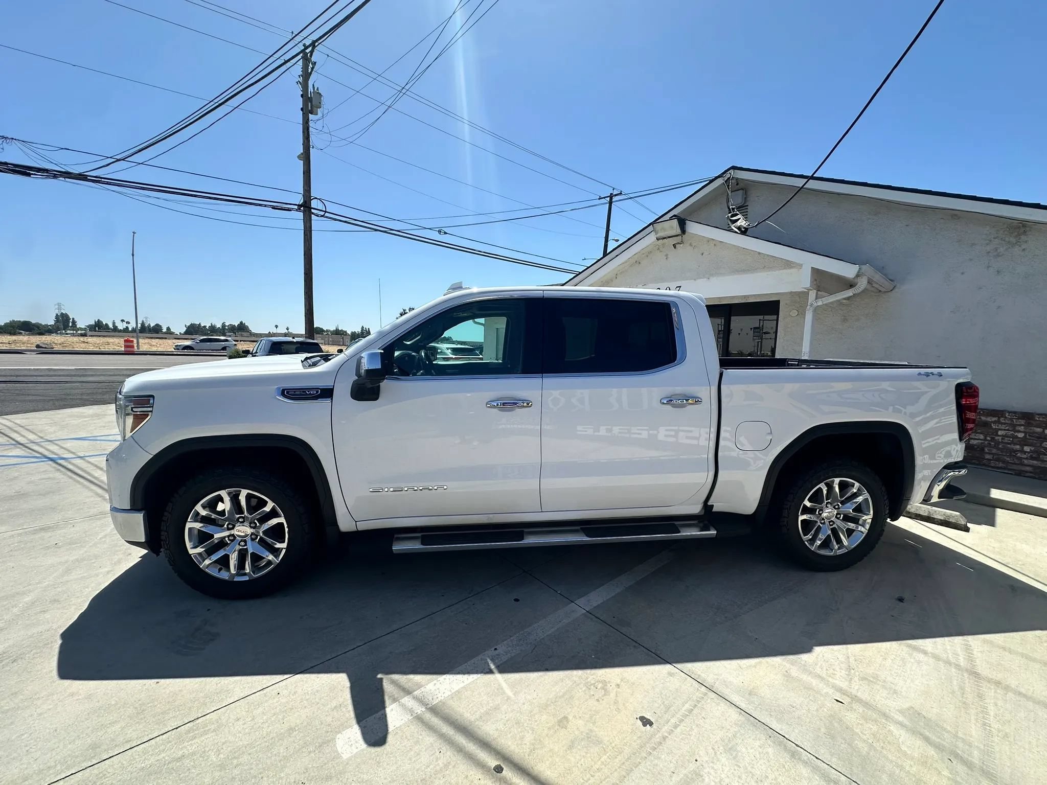 Used 2020 GMC Sierra 1500 SLT w/ SLT Premium Plus Package AWD/4WD image 3